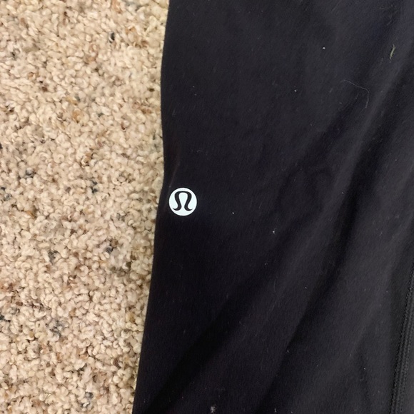 Lululemon Straight Leg Legging with Tie Waist - Picture 4 of 6
